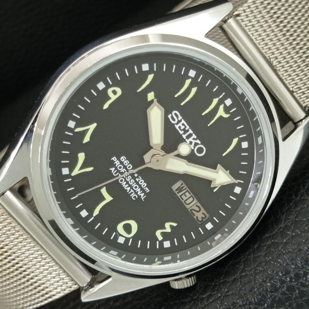 SEIKO 5 AUTOMATIC VINTAGE REFURBISHED JAPAN MENS BLACK DIAL WATCH a446381-1