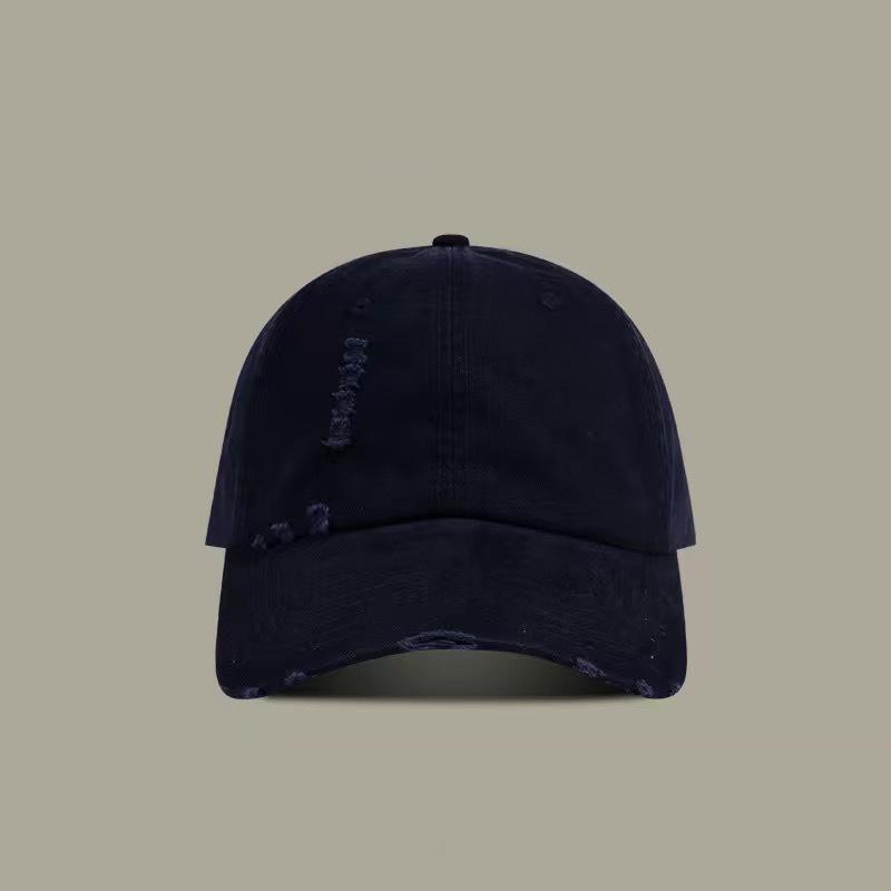 Бейсболка из хлопка в американском стиле с вышитыми буквами в минималистском стиле