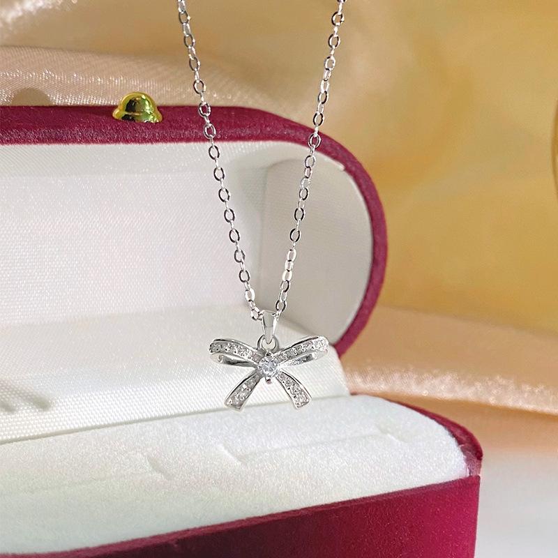 Легкое роскошное женское ожерелье-бантик с современным дизайном и элегантной элегантной цепочкой на ключицу