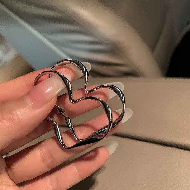 Simple Alloy Heart Shaped Pendant Earrings Punk Ear Hoop Jewelry Women Girls Friendship Gift Party Accessories