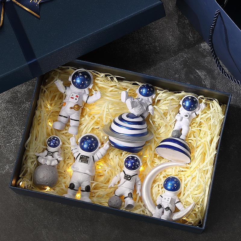 Маленькая смоляная фигурка космонавта - Идеально для домашнего декора, подарка на День святого Валентина или день рождения