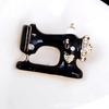 Набор брошей в виде швейной машинки Drip Oil с бриллиантами, популярный и универсальный, воспоминания о древних временах, цветок на груди швейной машинки