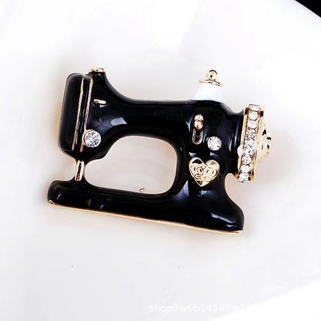 Набор брошей в виде швейной машинки Drip Oil с бриллиантами, популярный и универсальный, воспоминания о древних временах, цветок на груди швейной машинки