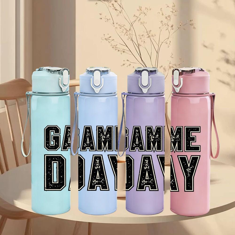 1PC GAME DAY Bold Retro Letter Print 750ml Color Plastic Sports Water Bottle Leakproof Flip Straw Lid Suitable for Sports Office Home Use