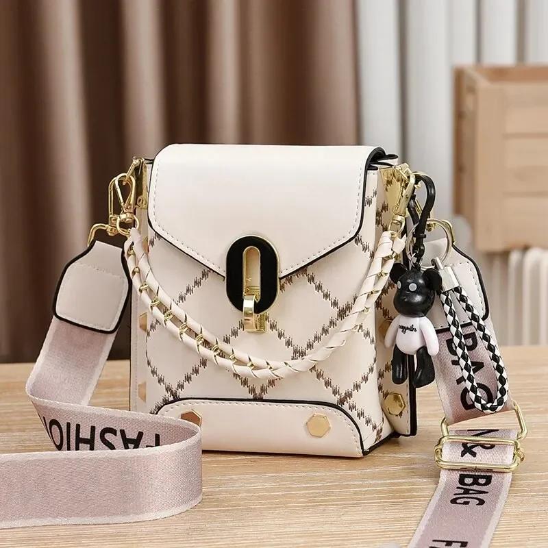 Mini Studded Decor Crossbody Bag Argyle Embroidery Mobile Phone Purse Trendy Chain Decor Handbag For Women