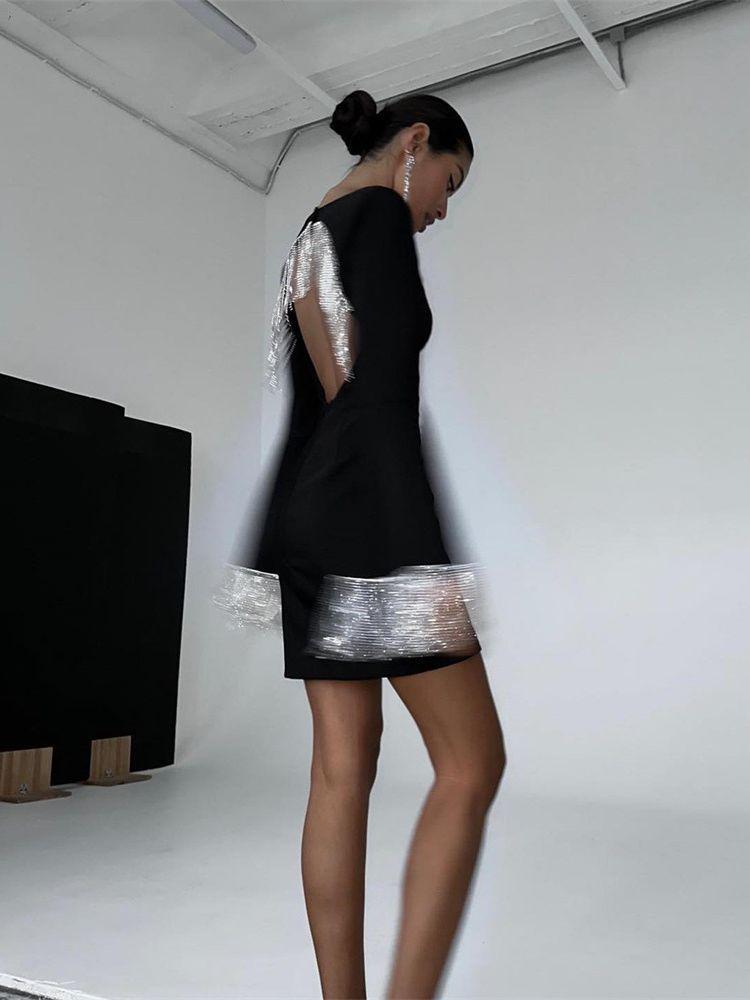 Европейское и американское бахромчатое модное черное миди-платье с рукавами-трубами и открытой спиной, коллекция 2024