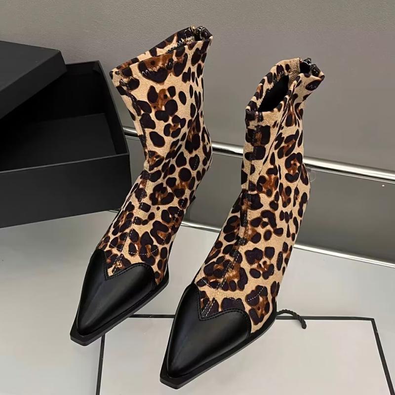 Мода Высокие каблуки женские леопардовые зимние ботильоны с острым носком 2025 года тренд зима новый выпускной на молнии челси носок туфли-лодочки женские ботинки