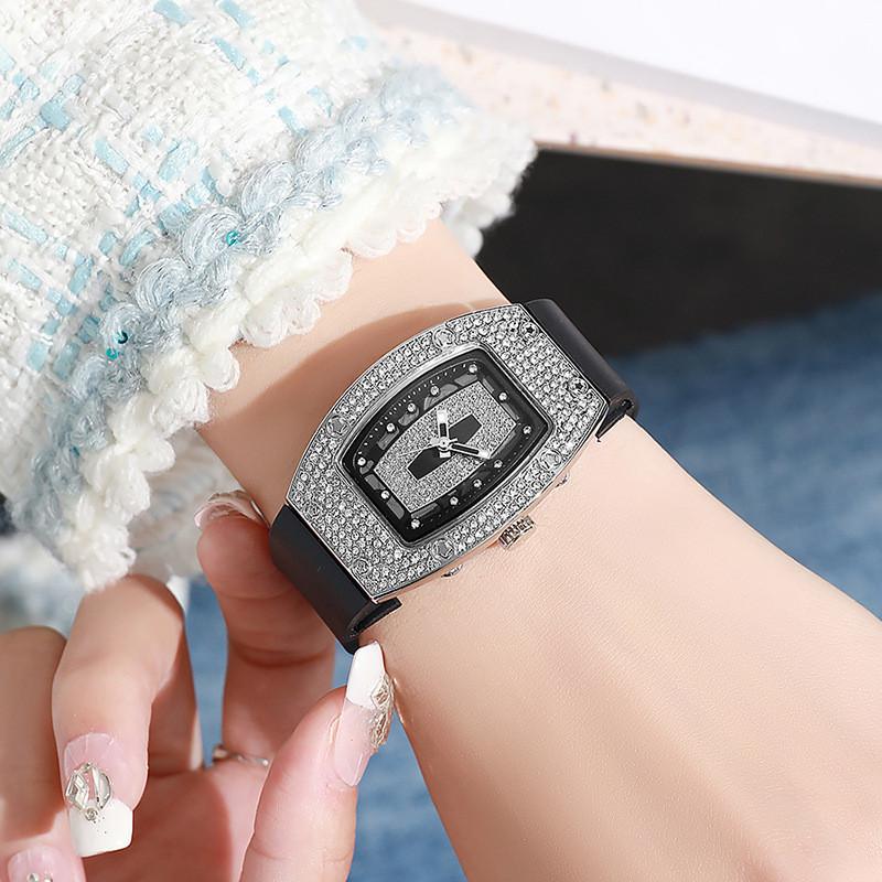 Fashion Women Barrel Shaped Quartz Watch With Silicone Strap For Casual Wear