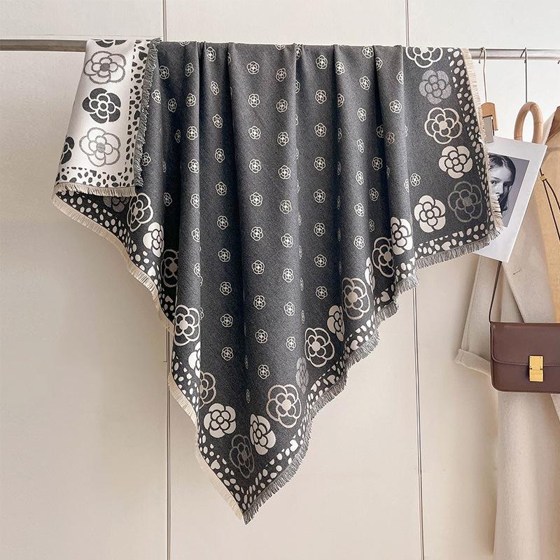 Темпераментная камелия Высококлассный большой квадратный шарф Двусторонний имитация кашемира Утолщенный шарф с декоративной шалью