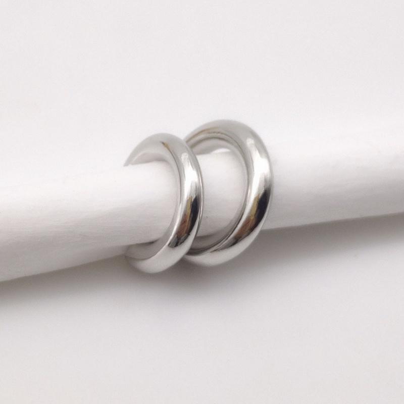 Новые модные уникальные поддельные перфорированные металлические клипсы для ушей, асимметричные круглые хрящевые женские модные ювелирные изделия, подарок для ушей, манжеты для девочек