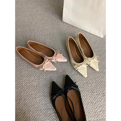 Французский сладкий атласный бант с заостренным носком и неглубоким горлом, одинарные туфли осенью 2024 года, новый темперамент, увеличение внутренней высоты, маленькие кожаные туфли