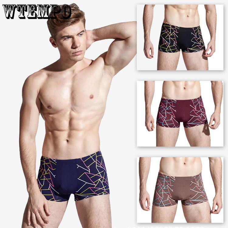 Мужские спортивные трусы-боксеры из 4 предметов. Удобные и дышащие трусы-боксеры большого размера с принтом.