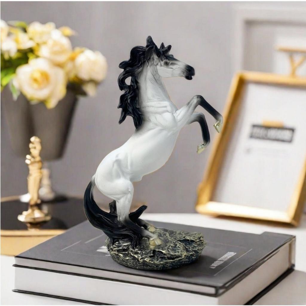 Статуэтка стоящей лошади ручной работы, украшение стола для кабинета, легкая
