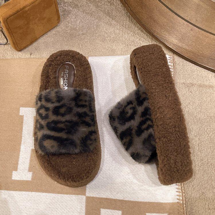 Корейская версия нишевых леопардовых пушистых туфель на платформе с одним словом, женские тапочки, осень-зима 2024, новые интернет-знаменитости, бархатный хлопок м