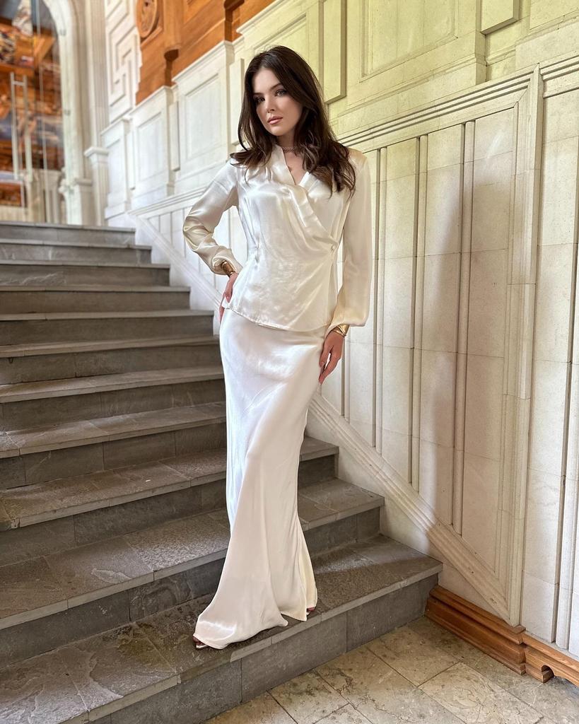 2024 Элегантный атласный топ с V-образным вырезом и длинными рукавами и юбка А-силуэта длиной до середины икры