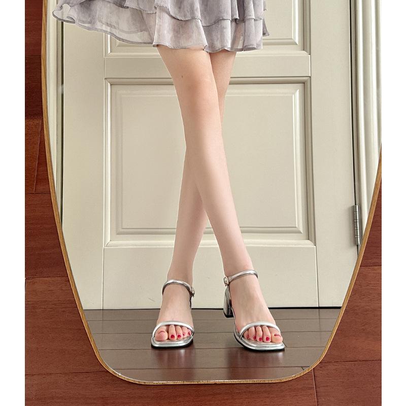 Босоножки на высоком каблуке женские летние новые серебряный каблук ремешок с пряжкой на одно слово с открытым носком на толстом каблуке женские