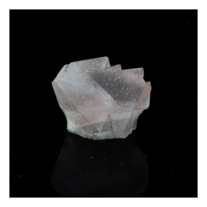 Pierres et Minéraux. Fluorite rose. 5.74 ct. Massif du Mont-Blanc, France..