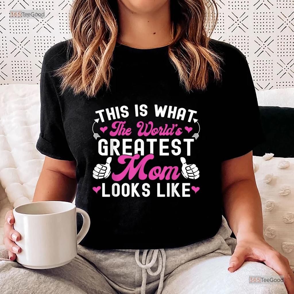 This Is What The Worlds Greatest Mom Looks Like Mothers Day T-shirt Present