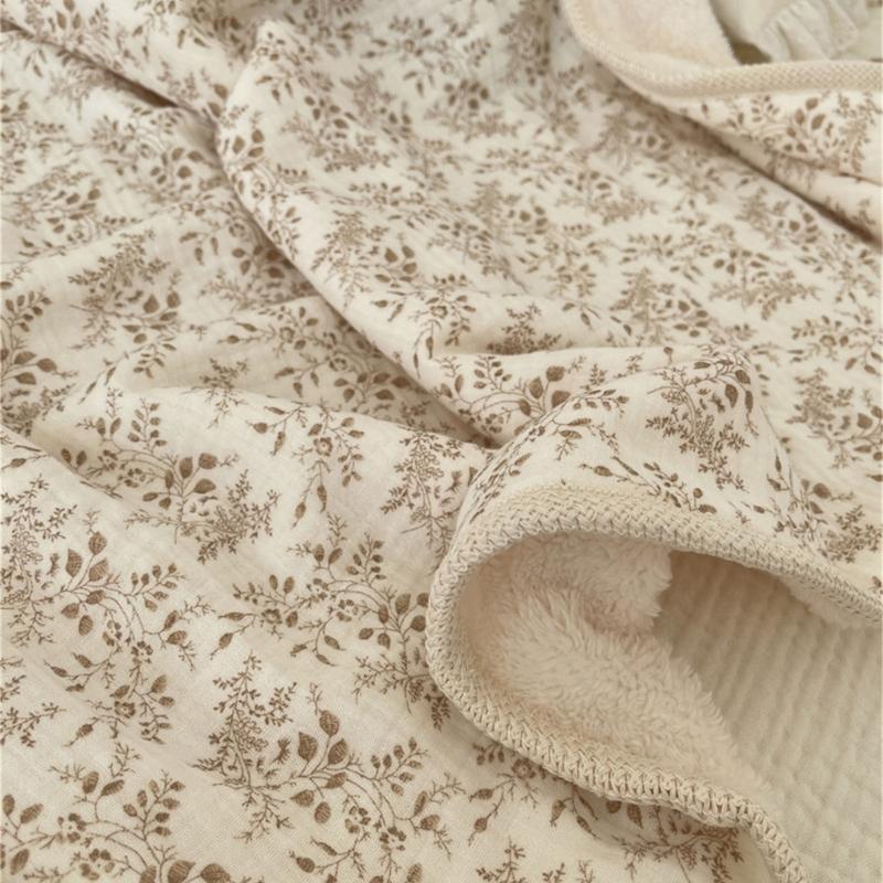 Двусторонний принт Хлопковое одеяло с крючком и фестончатым краем Универсальное двухслойное одеяло Теплое для младенцев и взрослых