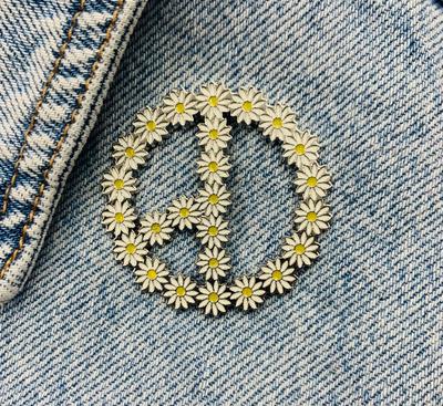 Новая эмалированная булавка Peaceminusone, эмблема мира, ромашки, цветы, металлический разъем, подарок на день рождения, 1 шт.