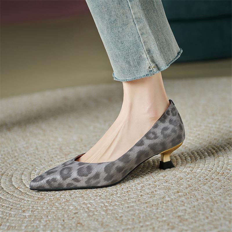 Модные новые весенне-летние туфли из натуральной кожи, женские, модные, ретро, с леопардовым принтом, с острым носком, женские туфли-лодочки на среднем каблуке, серебристые