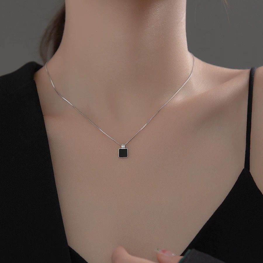 Square Pendant Necklace Fashionable and Stylish Necklace, Collar, Women's Charm, Transparent Pendant Necklace, Party Jewelry Gift