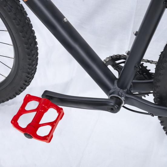 1 пара велосипедных педалей. Высокопрочная полая конструкция. Широкая совместимость. 3 герметичных подшипника. Велосипедные плоские педали.