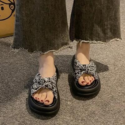 Модные универсальные женские тапочки 2024 года, новый стиль, повседневная пляжная обувь, толстая подошва, шлепанцы в китайском стиле, летняя верхняя одежда