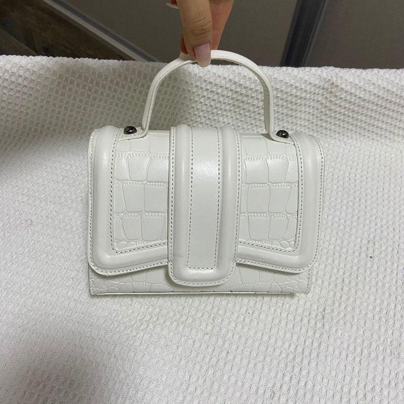 Легкая роскошная мини-квадратная сумка, простой дизайн, корейская мода, прочная сумка через плечо с цепочкой, женская зимняя популярная новая сумка на плечо