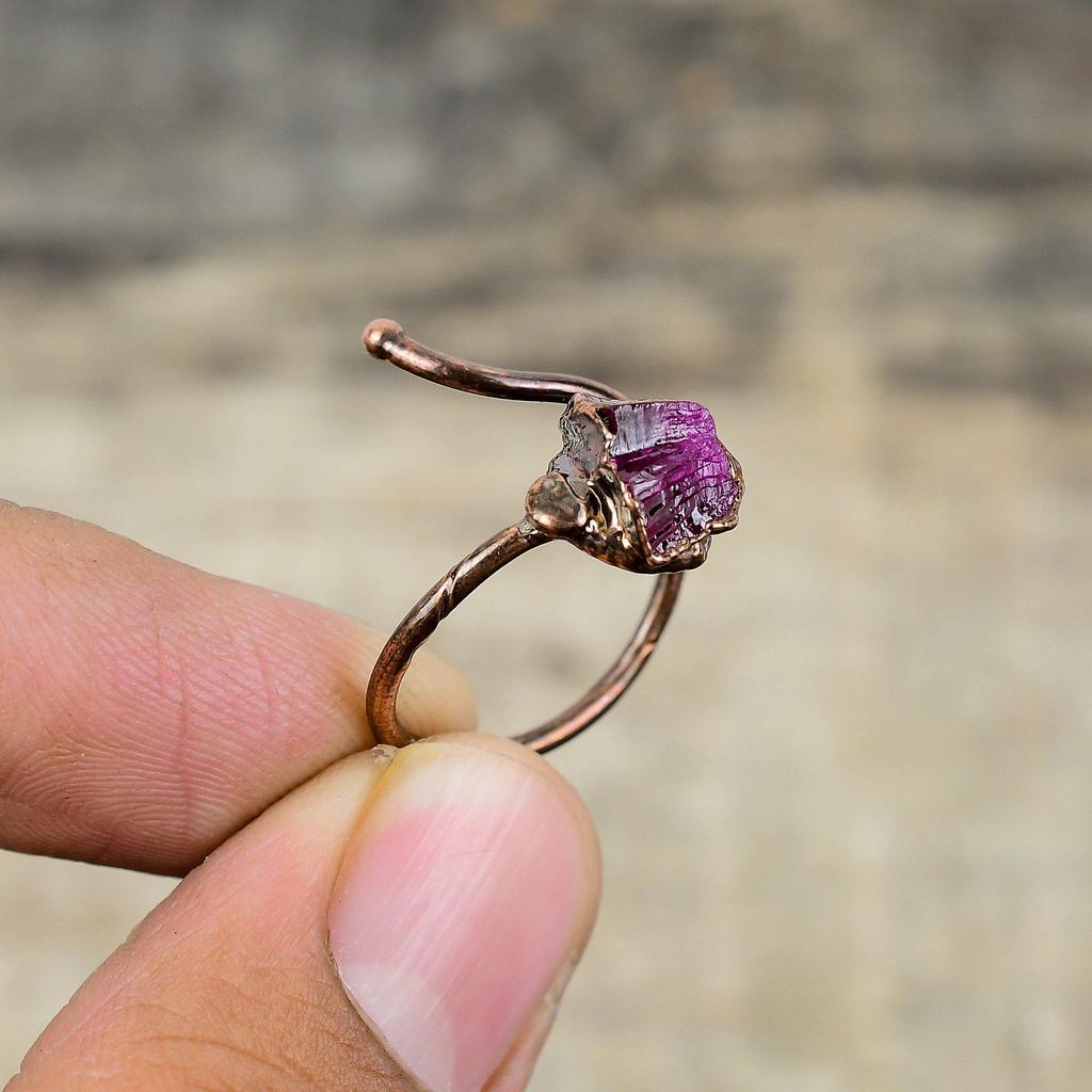 Грубое кольцо с розовым турмалином, медное кольцо, изготовленное гальваническим методом, регулируемое кольцо ручной работы, кольца с настоящим драгоценным камнем, гальванопластичное медное ювелирное изделие, подарок для нее