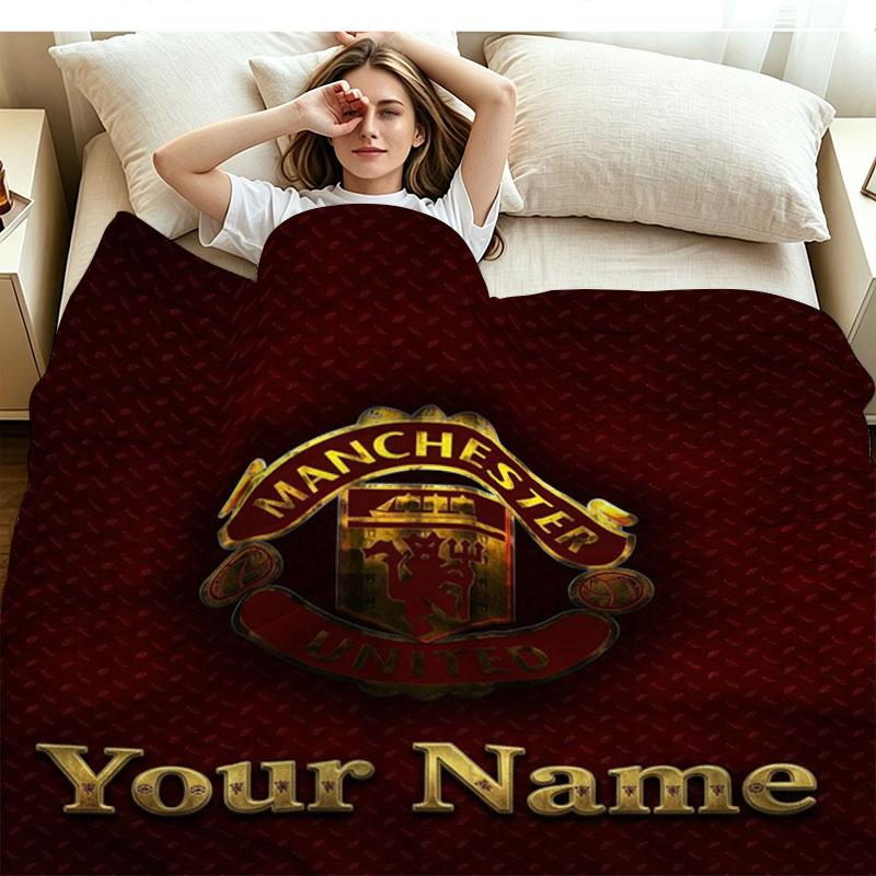 1 шт. Фланелевое одеяло с узором и возможностью кастомизации имени Manchester United F. Подходит для всех сезонов. Для домашнего декора. Тепло и уют. Подарки. Праздничный подарок.