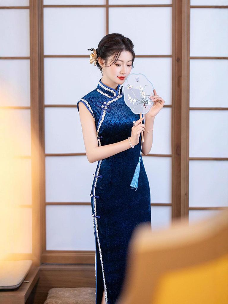 2025 Linxiangman Velvet Cheongsam: Retro Shanghai-Inspired Sleeveless Long Dress