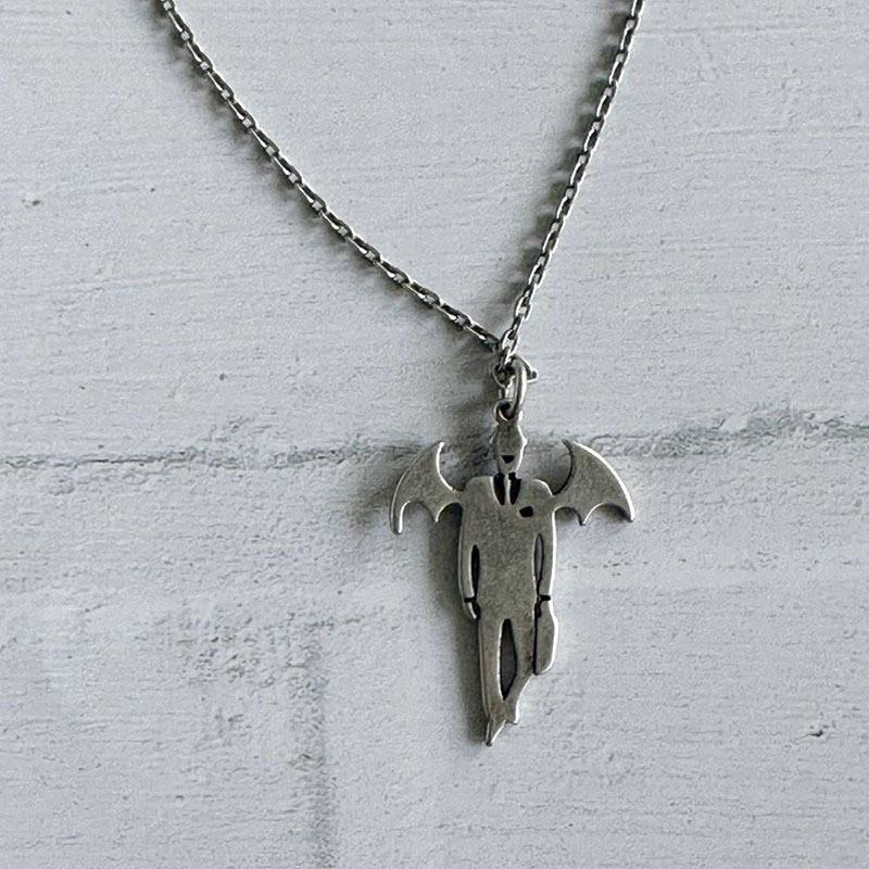 Halloween Vampire Mythology Pendant Necklace With Wing Motif For Costume Accessory