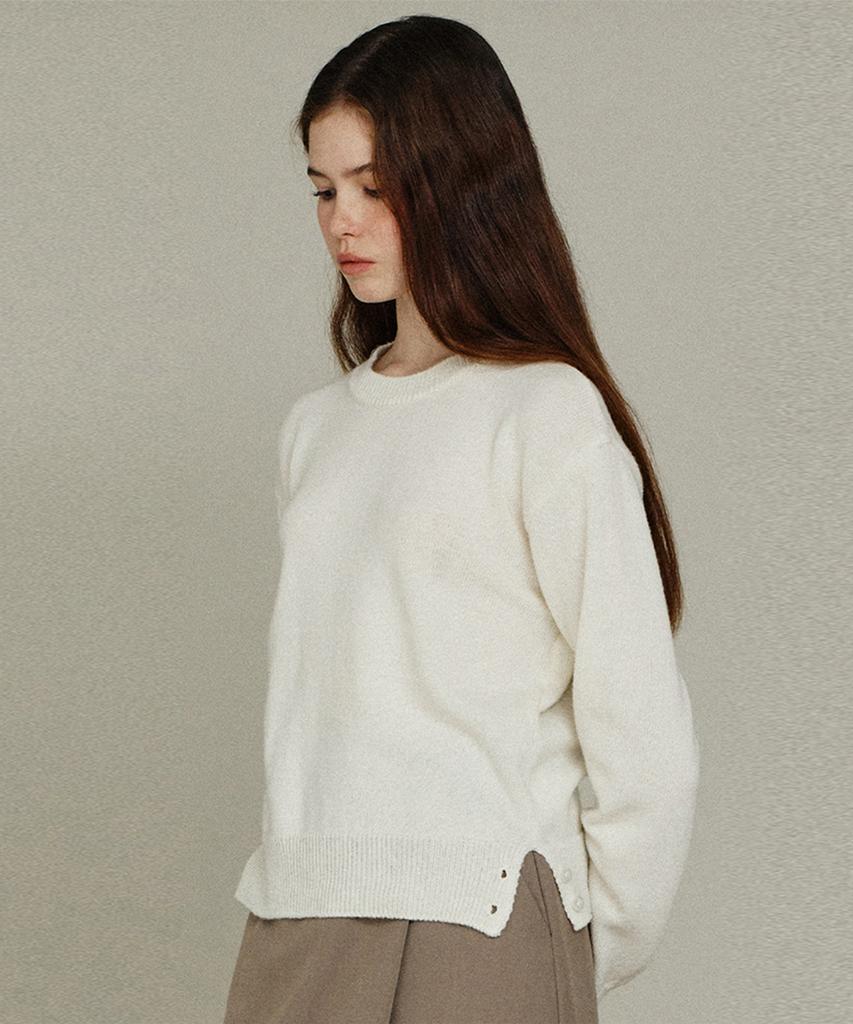 ITOV SEOUL Slit Button Round Knit Iv