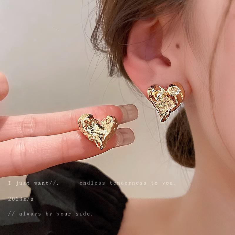 Увеличенные круглые серьги: Уникальный европейский и американский металл, блестящая мода высокого класса для женщин.