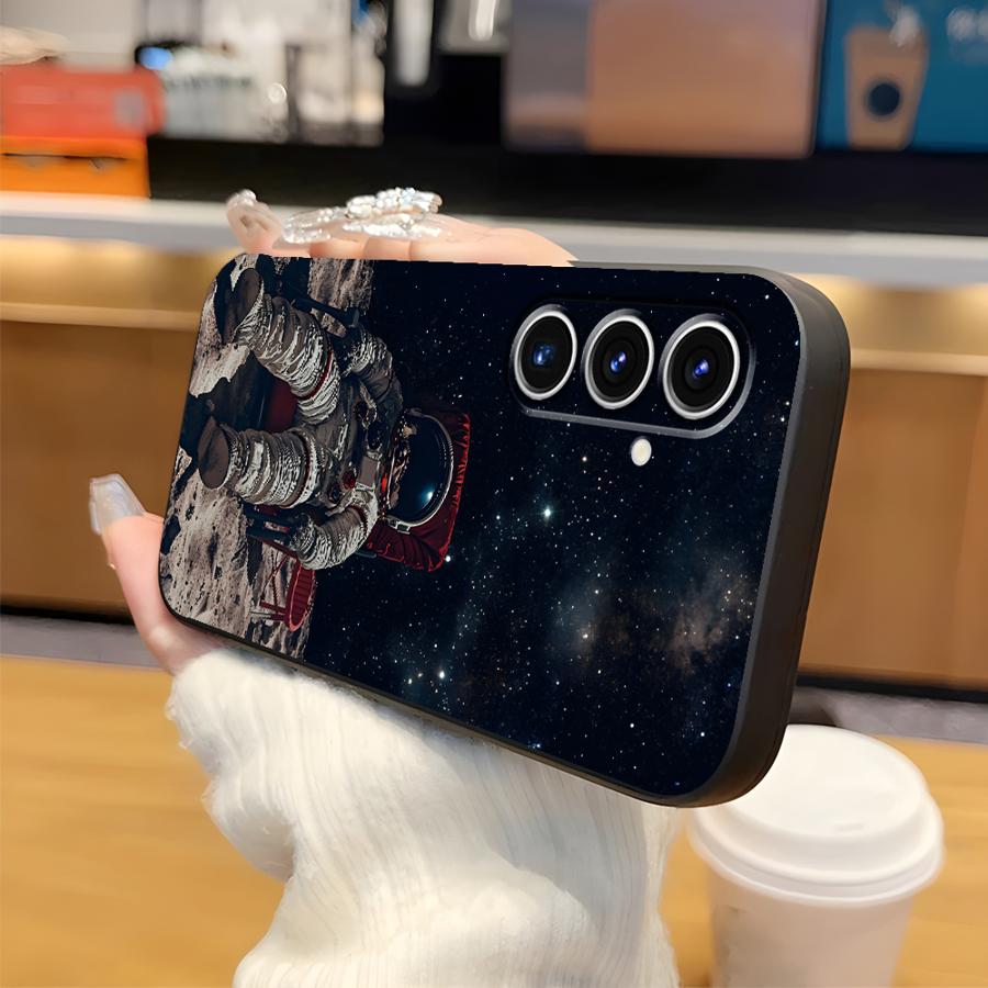 Чехол-накладка с рисунком Астронавта для Samsung Galaxy A25 A16 A53 A17 A37 A05 A57 A15 A52 A36 A06 A73 A51 A55 A23 A70 A50