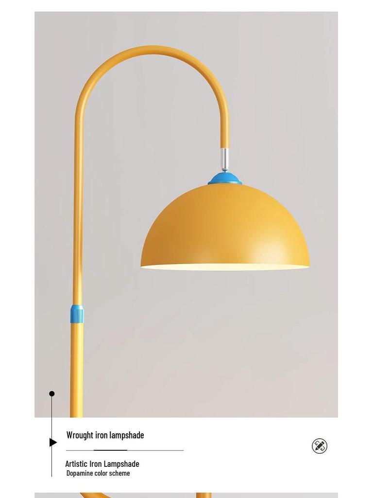 Мемфис Торшер: Стильная гостиная, диван и лампа для детской комнаты со встроенным хранилищем и функцией журнального столика