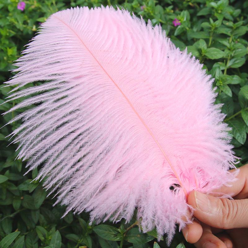 Большие страусиные перья 15-20 см для свадебных композиций и сценического реквизита