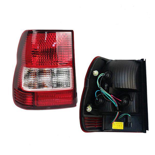 Правый задний фонарь для Mitsubishi Pajero, Montero IO, Pajero Mini 1998-2007 (MR535076)