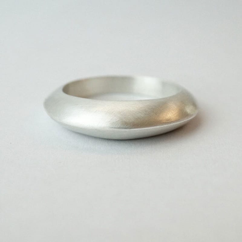 vacactsilver round pointed ring