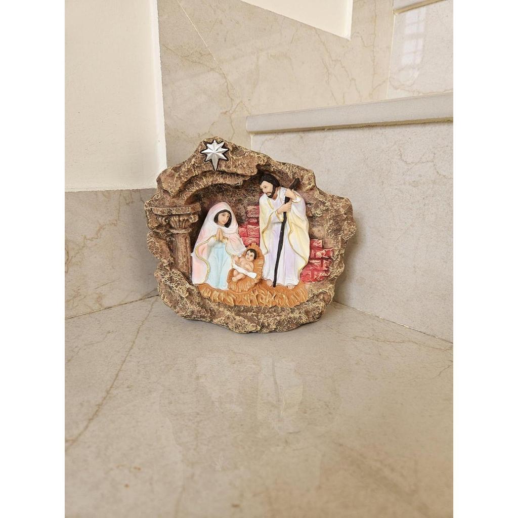 Latest Resin Decor Showpiece for Table Small Size Xmas Present To Friend Christmas Gifts Single Piece Holy Family Crib Figurines