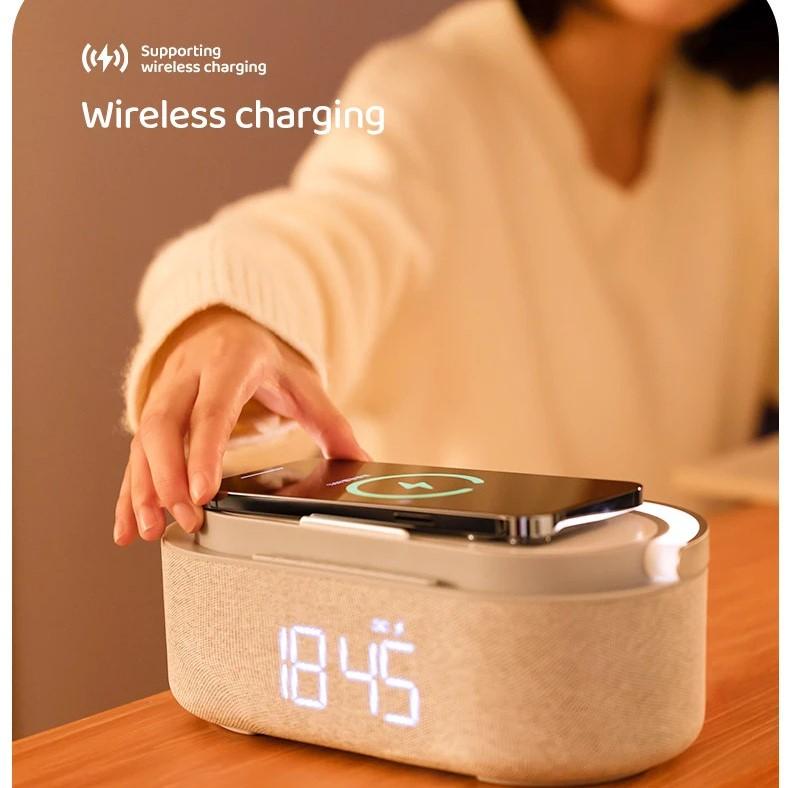 Портативный двойной будильник, Bluetooth-динамик, держатель для телефона, беспроводная зарядка, FM-радио и регулируемая подсветка для спальни, офиса, дома, в подарок