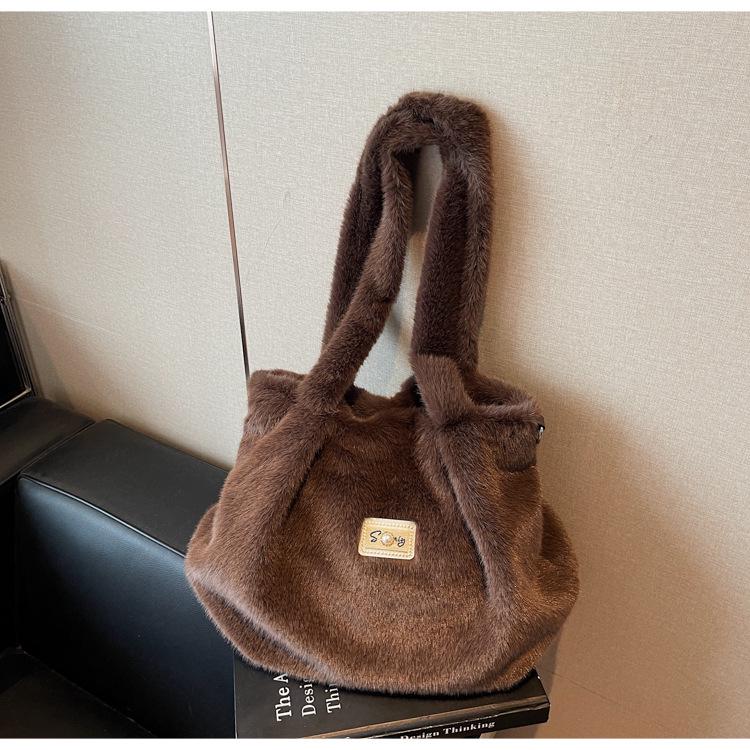 2025 Women's Fashionable Furry Crossbody Bag - High-Value, Casual, Niche Style Handbag