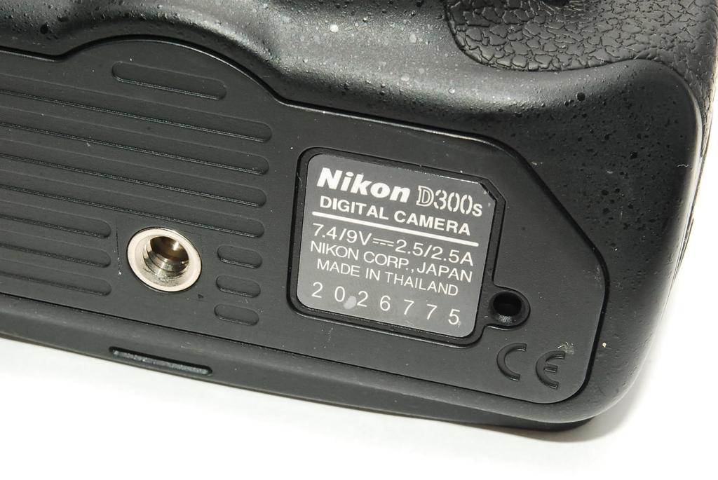 Nikon D300S Digital SLR Camera Body (Refurbished)