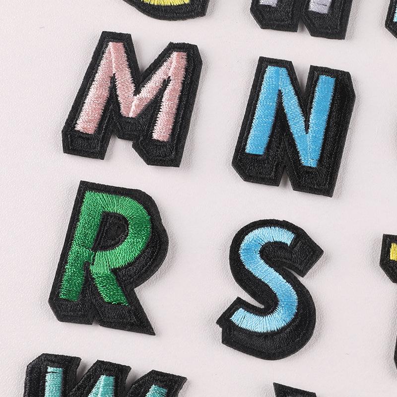 Вышитый английский алфавит тканевая этикетка этикетка с именем мяч нашивка на одежду аксессуары для одежды вышитая тканевая наклейка