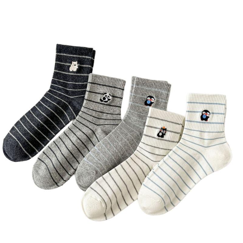 Женские весенне-осенние носки до середины икры с мультяшной вышивкой, модные и универсальные полосатые женские носки, школьный стиль