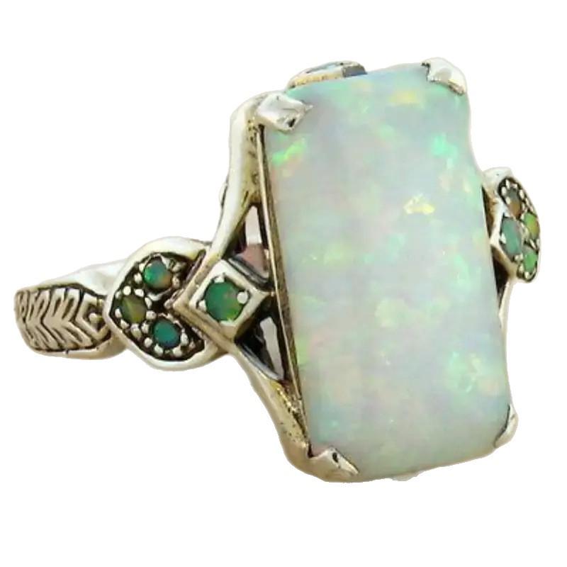 Антикварное Серебряное Кольцо с Белым Опалом Квадратной Формы для Невест