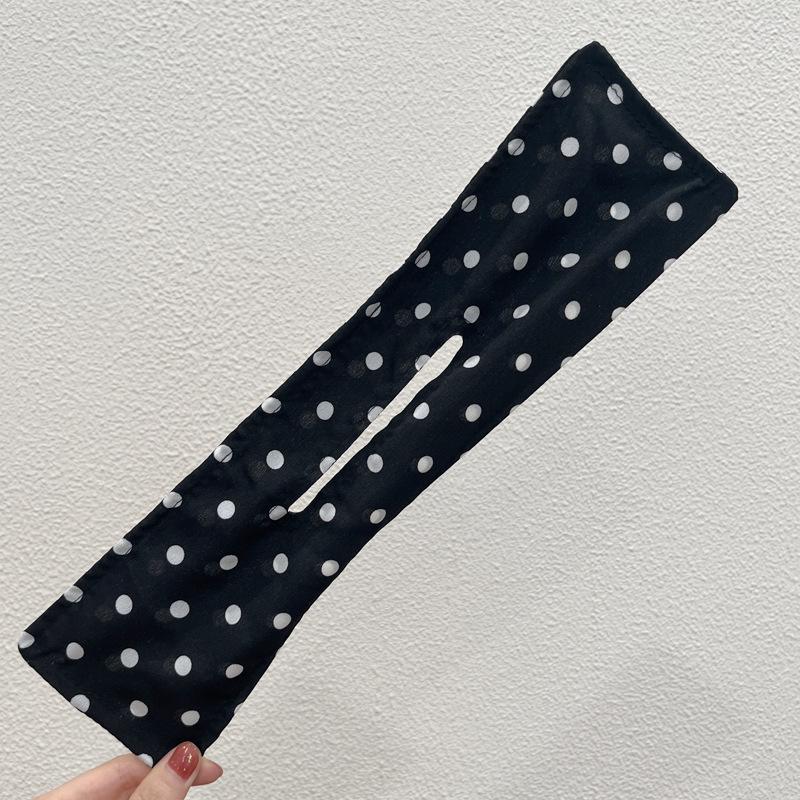 Заколка-повязка для создания пучка с узором в горошек