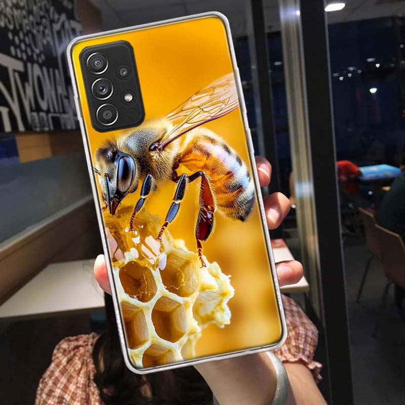 Пчелы и Мед в Чехле-Сотах для Телефона Samsung A54 A57 A37 A17 A14 A15 A12 A24 A34 A55 A35 A25 A52S A07 A05S A04S A22 A3