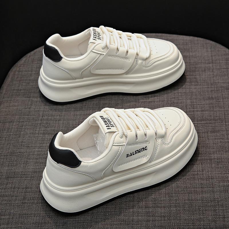 Новые нишевые туфли на толстой подошве, женские корейские версии, универсальные маленькие белые туфли 2025 года, новая осенняя юбка, модная повседневная обувь